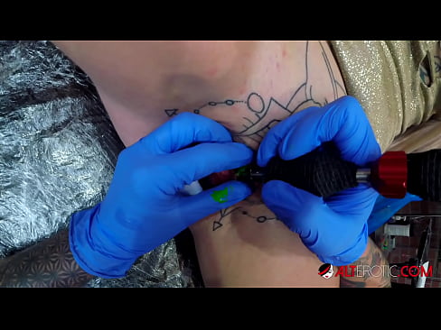 ❤️ Extremamente tatuada, a brasa Sully Savage fez uma tatuagem em seu clítoris Porno em nós pt-br.xxxgr.ru ❤